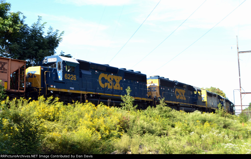 CSX GP40-2 6226 on O031-11